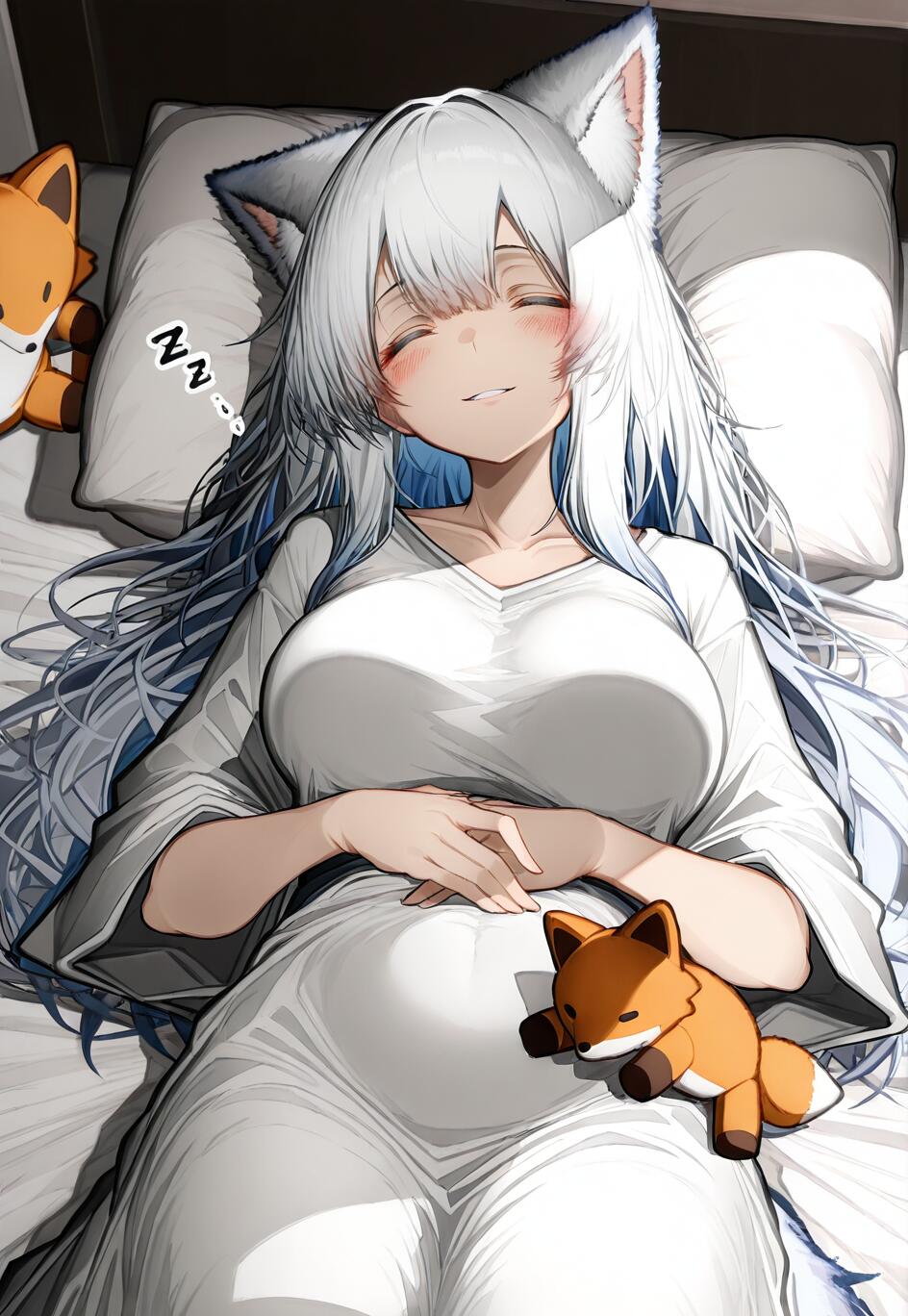 Una vista desde arriba de Shinano, la joven personaje de anime con forma de zorro, de Azur Lane, durmiendo plácidamente en su cama. Tiene el pelo largo y blanco, una sonrisa suave y está rodeada de adorables peluches de zorros en una habitación iluminada por el sol.