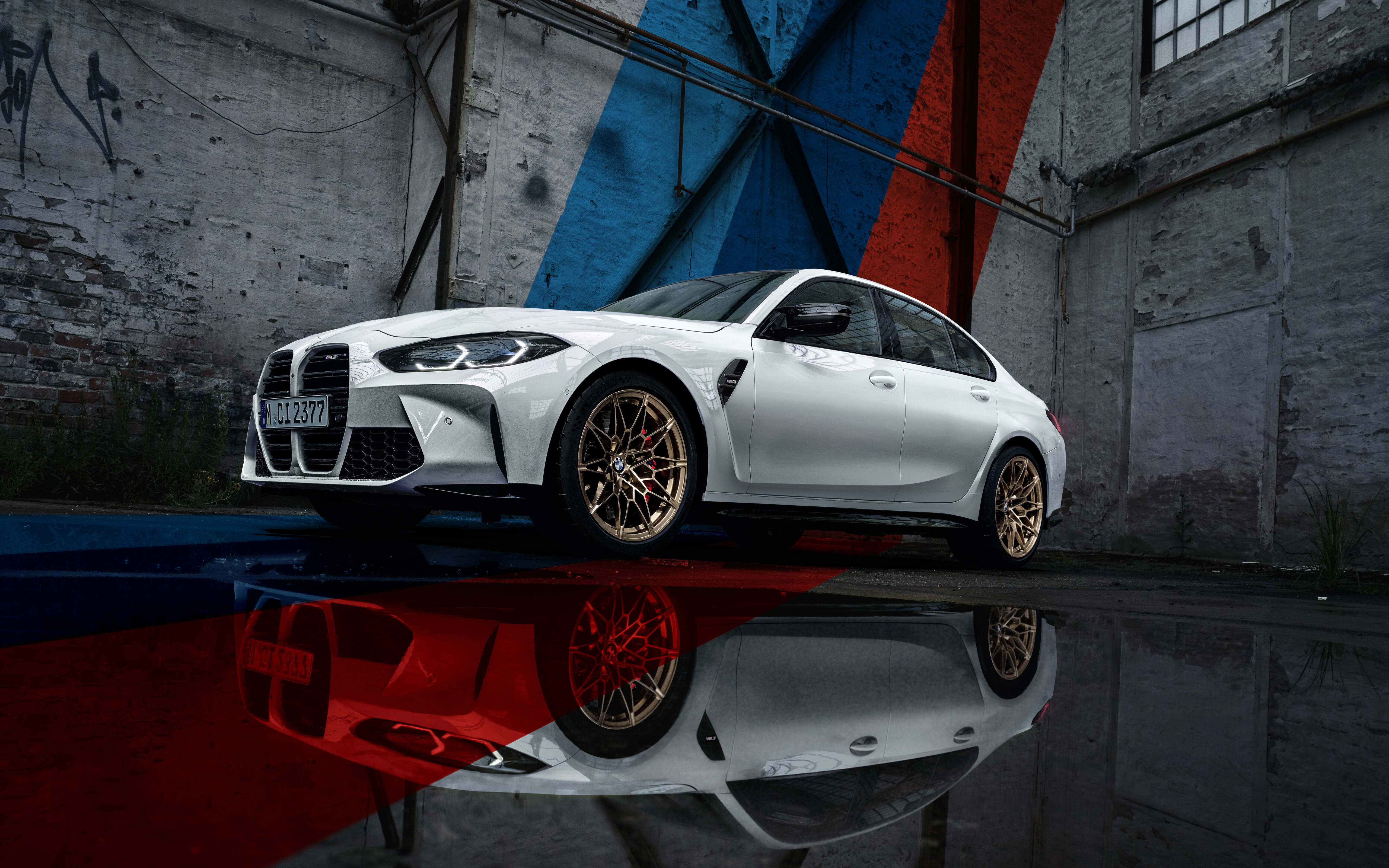 Un elegante y potente BMW M3, un lujoso coche deportivo.