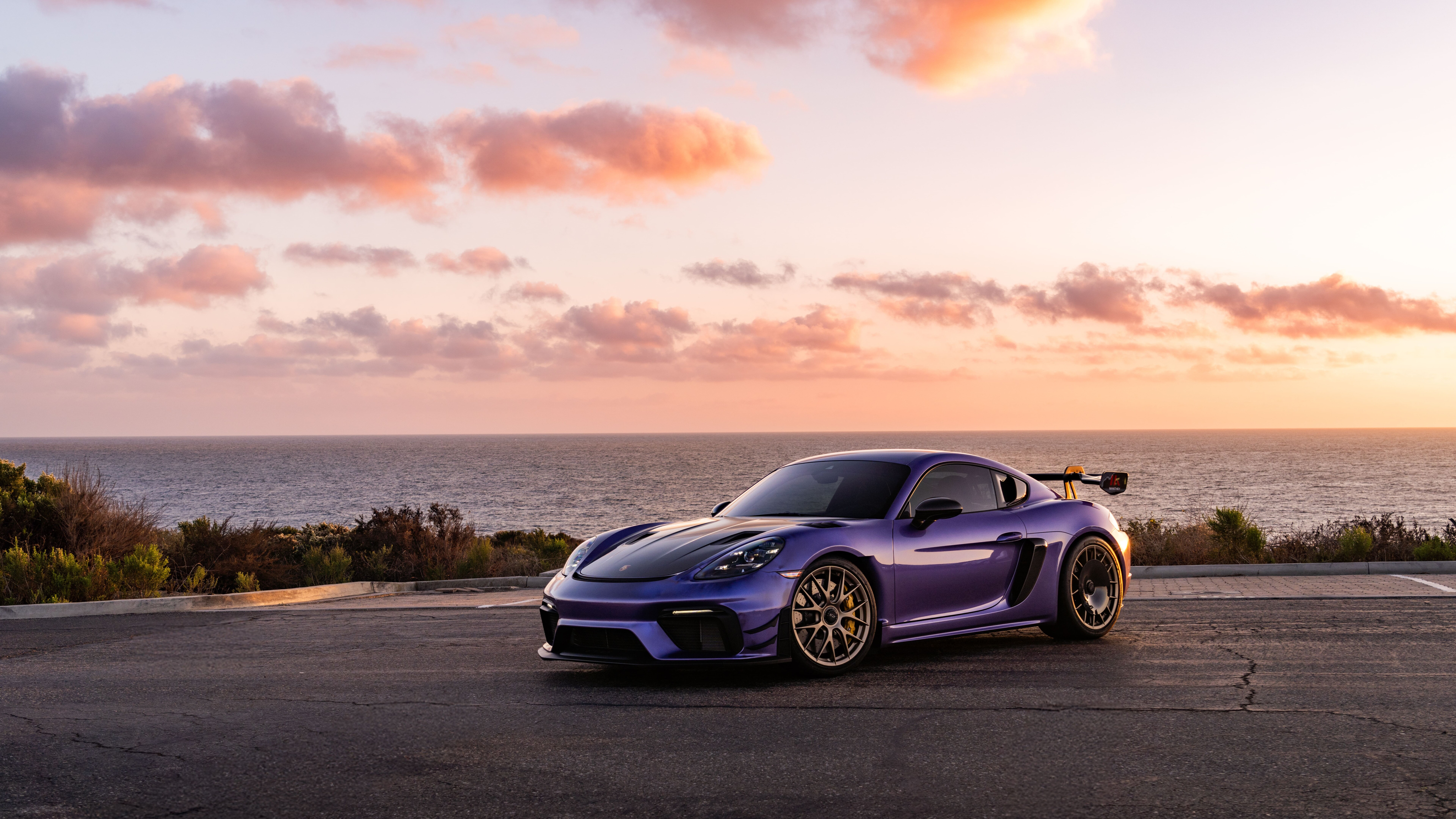 Un Porsche GT3 RS, un coche deportivo de alto rendimiento, capturado con gran detalle.