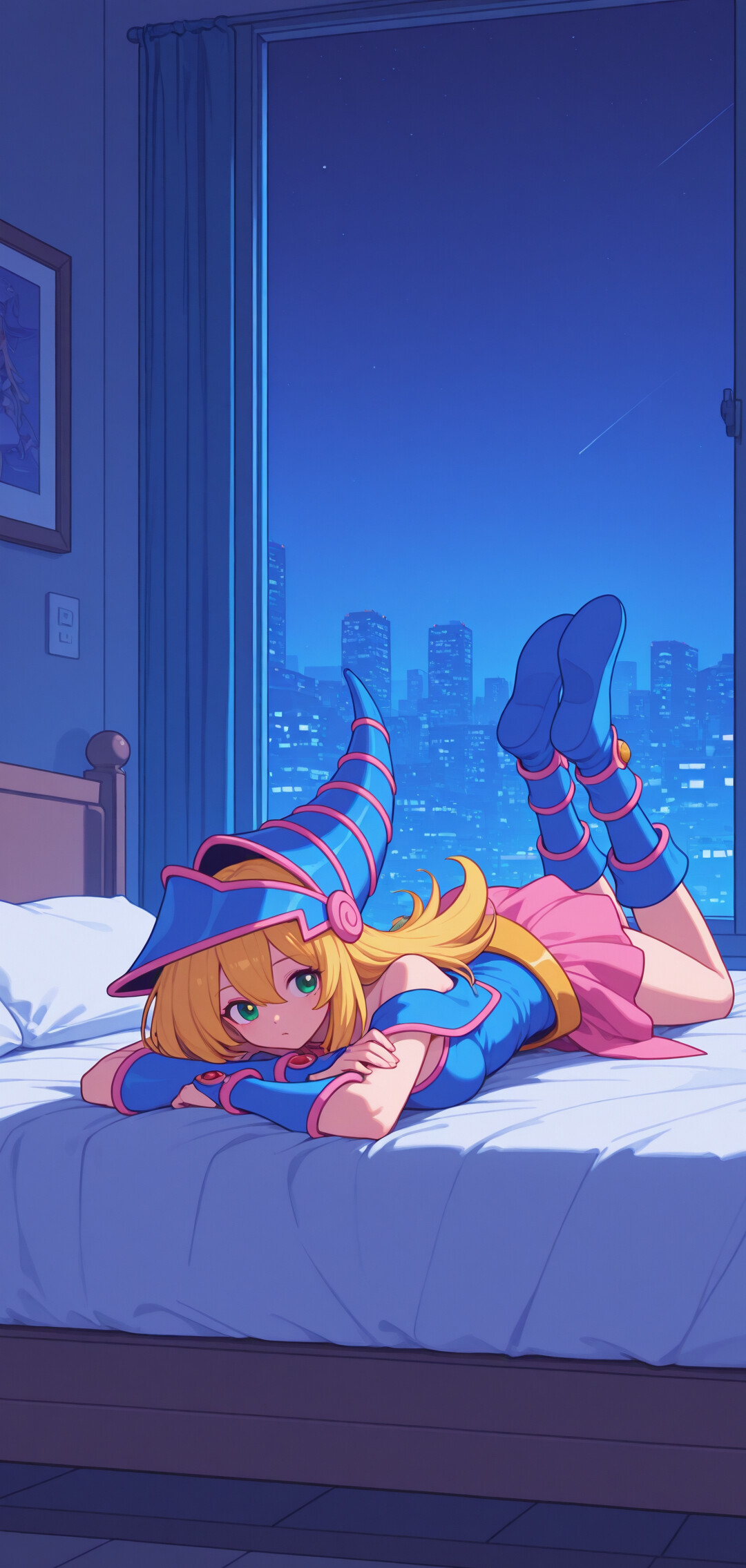 La Maga Oscura, personaje de Yu-Gi-Oh!, con su característico atuendo azul y rosa, está tendida boca abajo en una cama de un apartamento en un edificio alto. A través de la ventana se puede ver el perfil de la ciudad iluminada por la noche y una estrella fugaz.